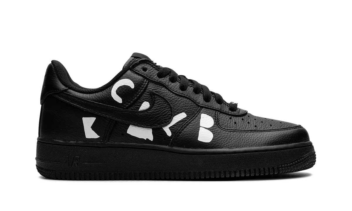 Overkicks - Nike Air Force 1 Low Retro SP BLACK Comme des Garçons Black (IB9949-001) - detalle talón