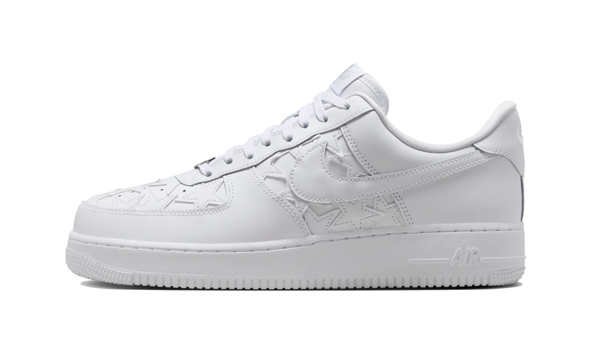 Overkicks - Nike Air Force 1 Low Retro Triple White Stars (IM5750-100) - vista lateral
