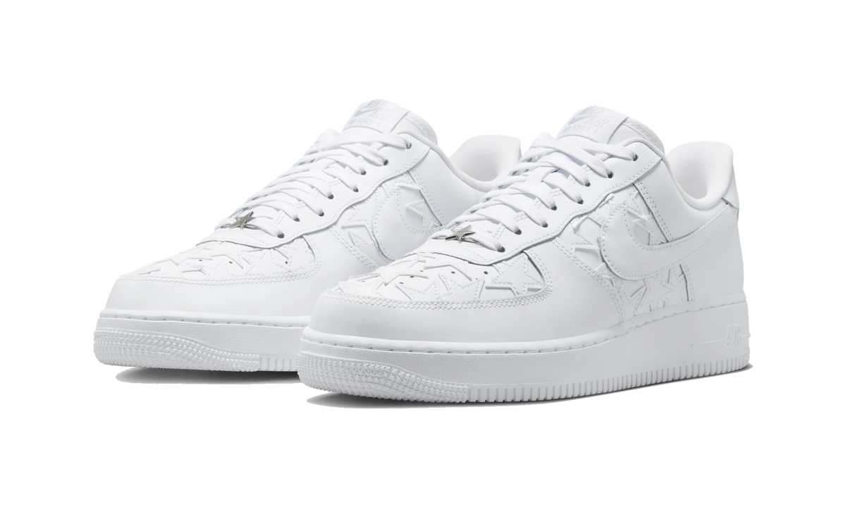 Overkicks - Nike Air Force 1 Low Retro Triple White Stars (IM5750-100) - vista trasera