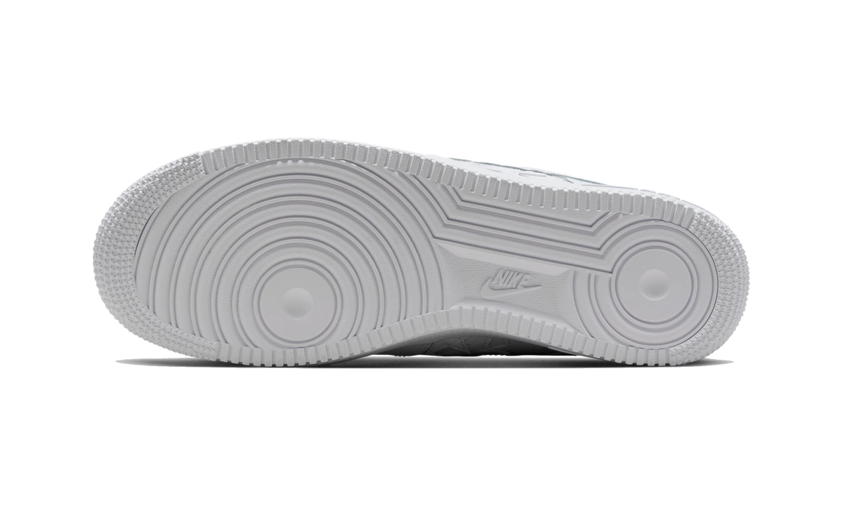 Overkicks - Nike Air Force 1 Low Retro Triple White Stars (IM5750-100) - par completo