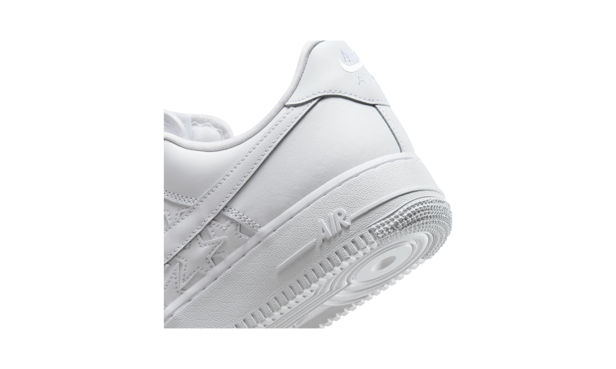 Overkicks - Nike Air Force 1 Low Retro Triple White Stars (IM5750-100) - detalle