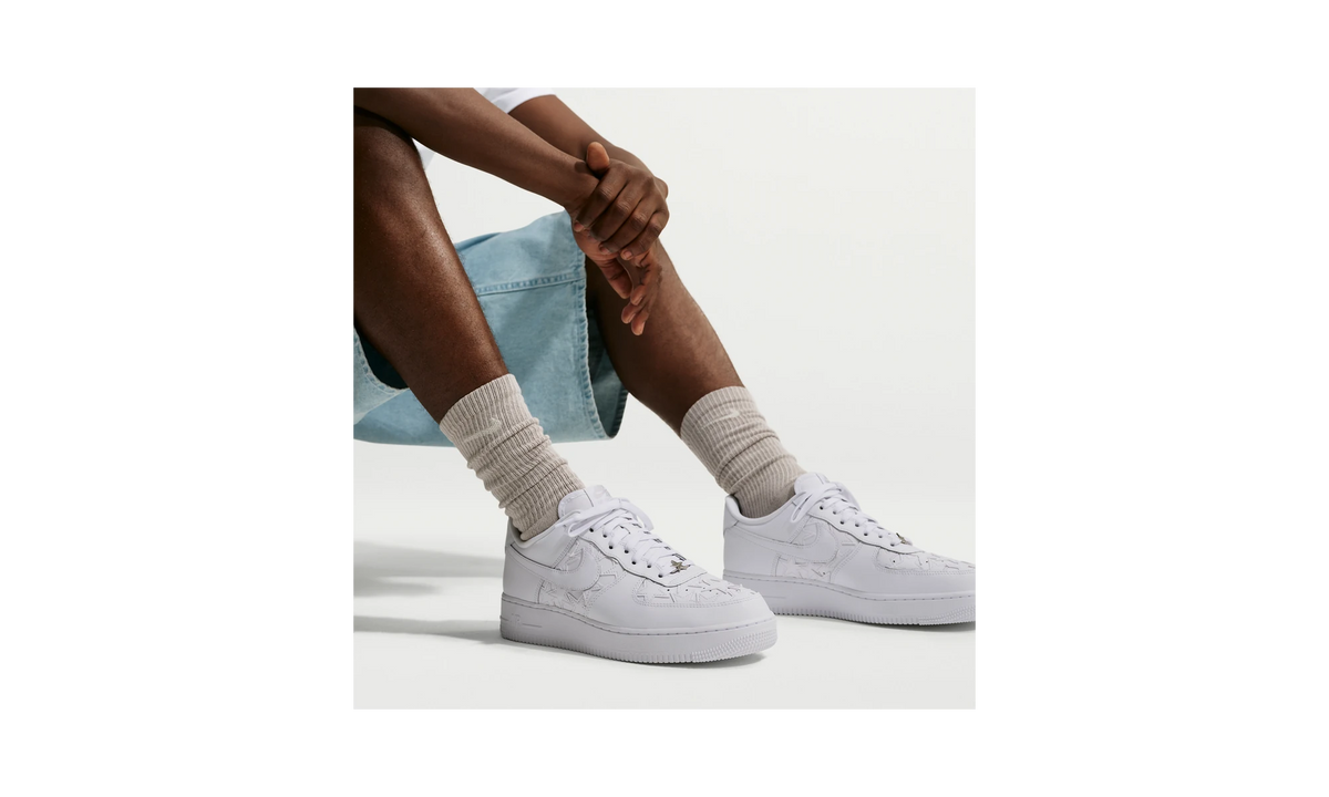 Overkicks - Nike Air Force 1 Low Retro Triple White Stars (IM5750-100) - detalle