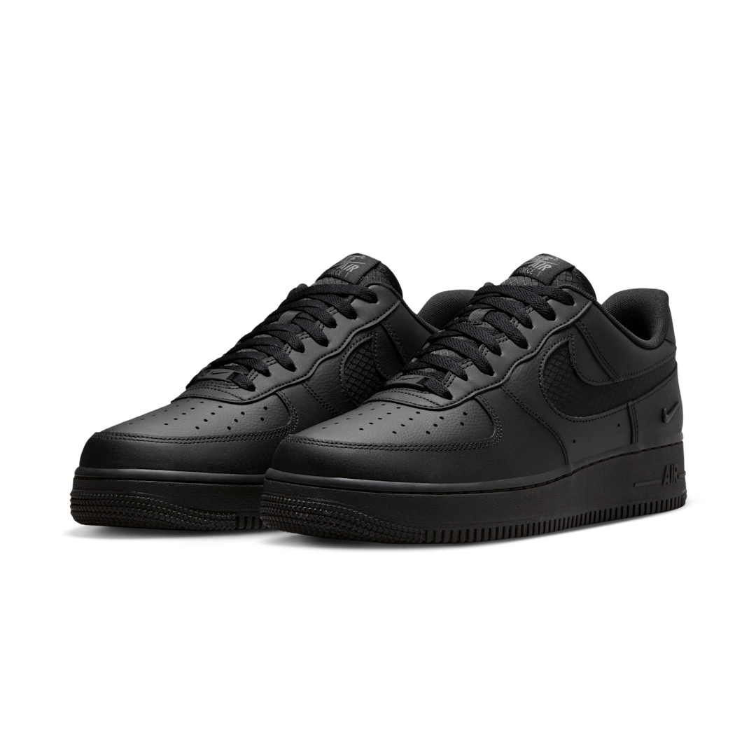 Overkicks - Nike Air Force 1 Low SE Triple Black Ripstop (IH4452-001) - vista trasera