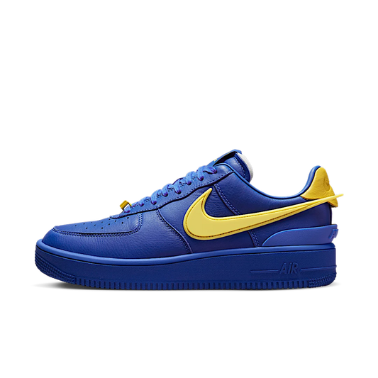 Overkicks - Nike Air Force 1 Low SP AMBUSH Game Royal (DV3464-400) - vista lateral