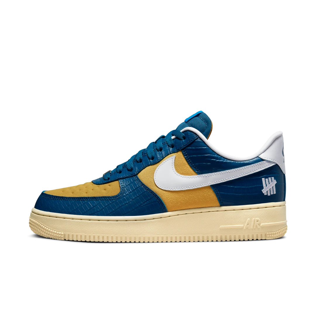 Overkicks - Nike Air Force 1 Low SP Undefeated 5 On It Blue Yellow Croc (DM8462-400) - vista lateral
