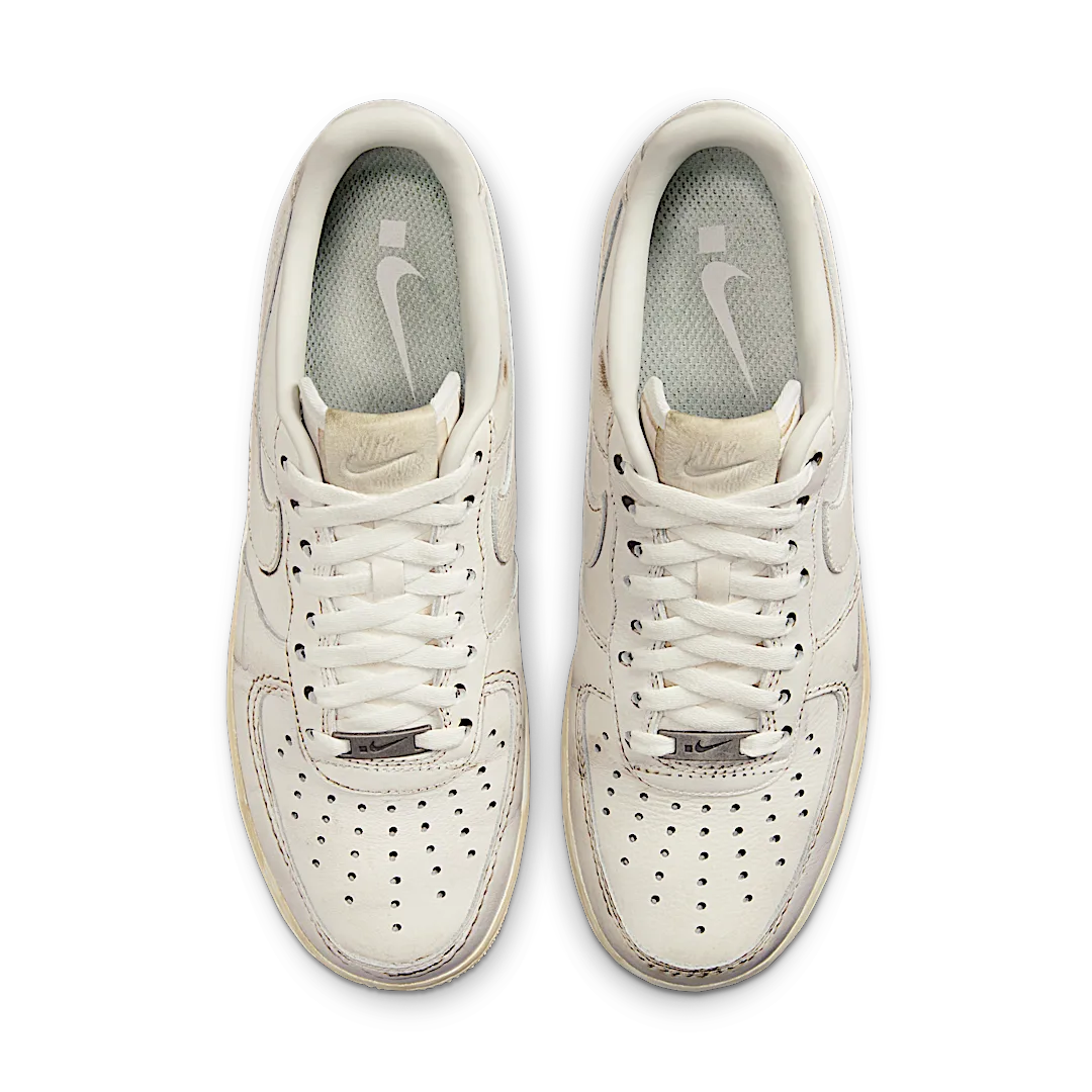 Overkicks - Nike Air Force 1 Low .SWOOSH Dirty Triple White (HJ9346-100) - par completo