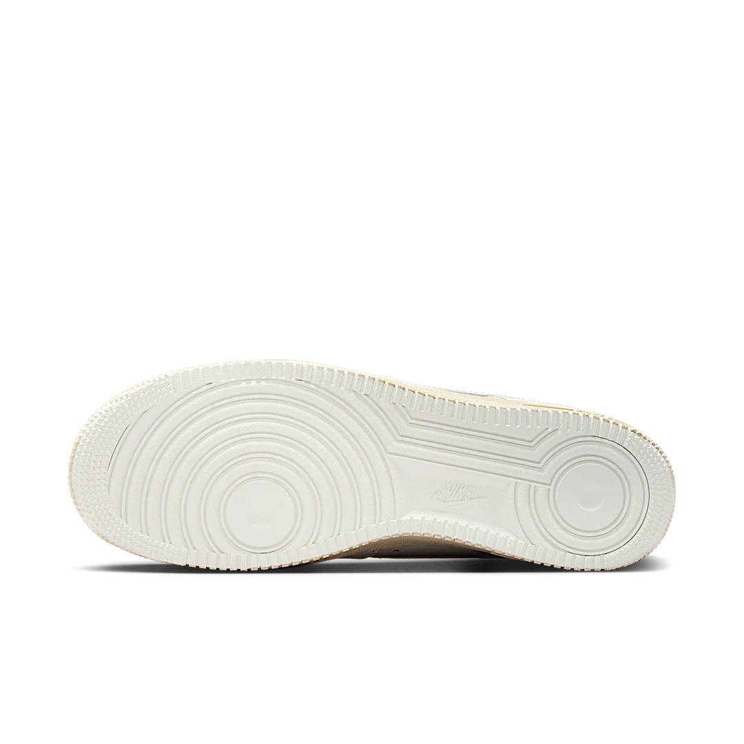 Overkicks - Nike Air Force 1 Low .SWOOSH Dirty Triple White (HJ9346-100) - detalle suela