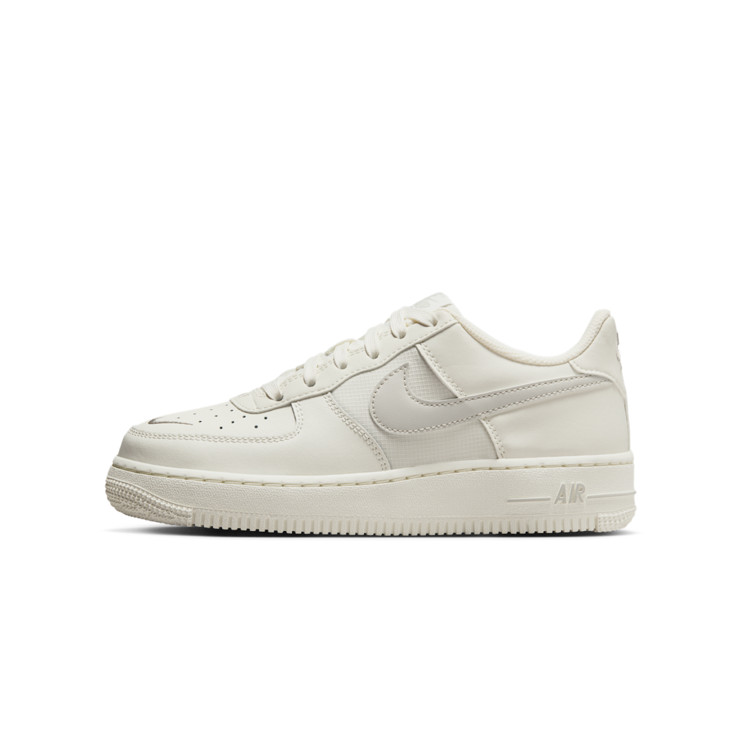 Overkicks - Nike Air Force 1 Low Sail Light Bone (GS) (IB7688-100) - vista lateral