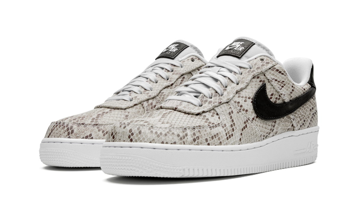 Overkicks - Nike Air Force 1 Low Snakeskin (2019) (BQ4424-100) - vista trasera