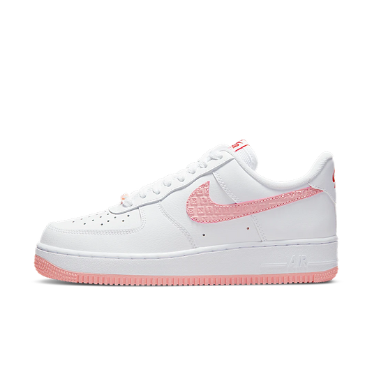 Overkicks - Nike Air Force 1 Low VD Valentines Day (2022) (DQ9320-100) - vista lateral