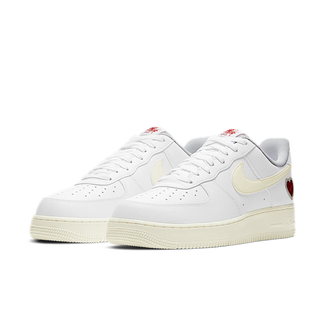 Overkicks - Nike Air Force 1 Low Valentines Day (2021) (DD7117-100) - vista trasera