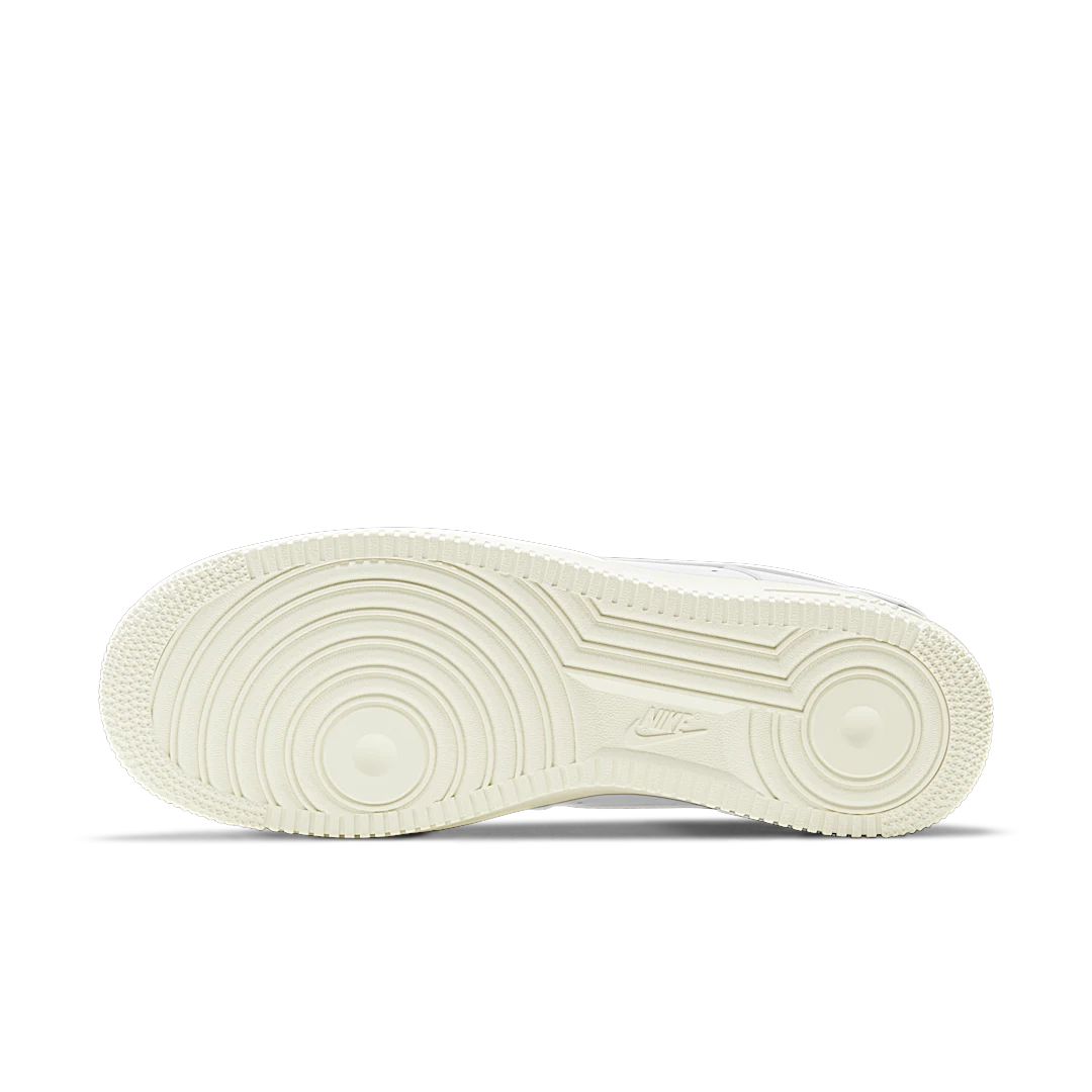 Overkicks - Nike Air Force 1 Low Valentines Day (2021) (DD7117-100) - detalle suela