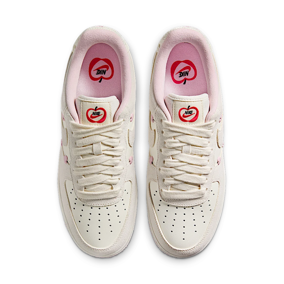 Overkicks - Nike Air Force 1 Low Valentines Day 2025 (HV5992-111) - par completo