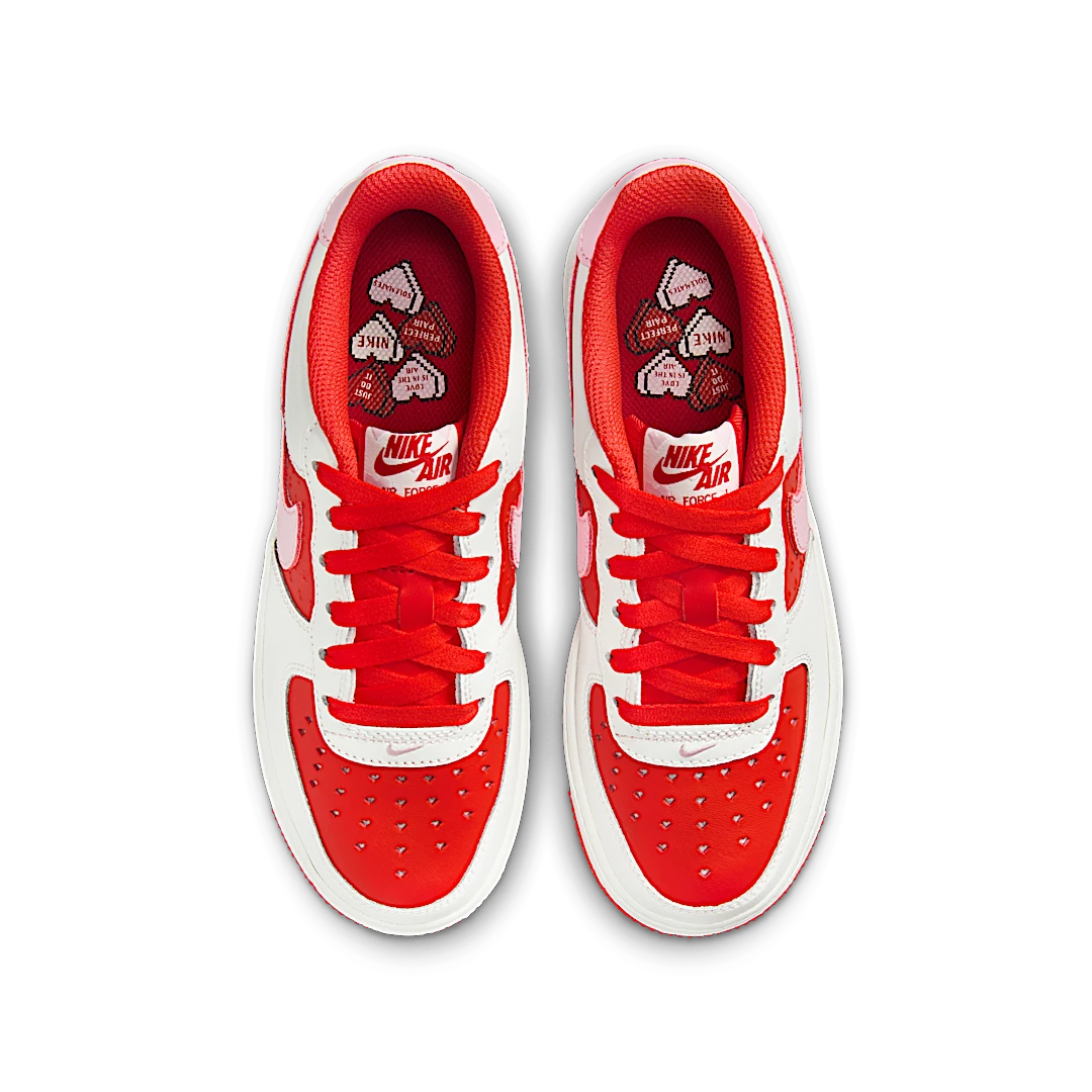 Overkicks - Nike Air Force 1 Low Valentines Day (2025) (HV5165-121) - par completo