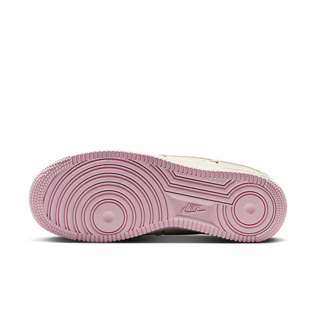 Overkicks - Nike Air Force 1 Low Valentines Day 2025 (HV5992-111) - detalle suela