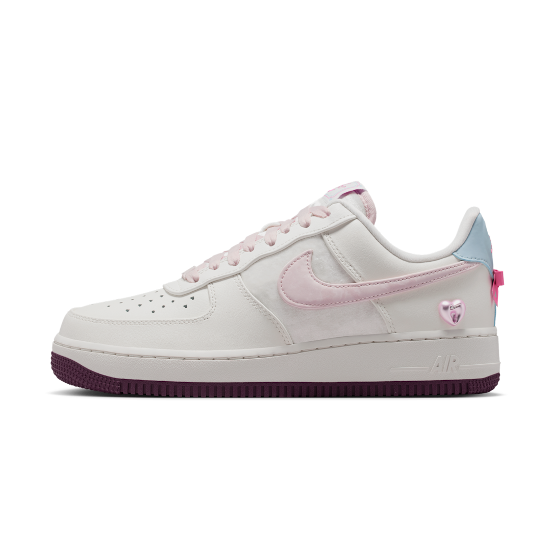 Overkicks - Nike Air Force 1 Low Valentines Day (2026) (IQ4937-161) - vista lateral