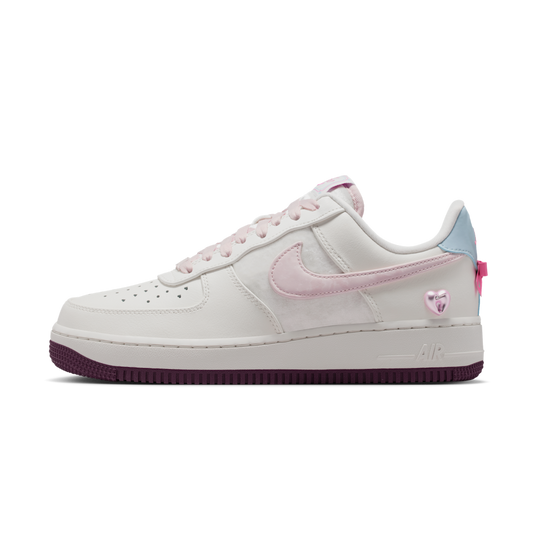 Overkicks - Nike Air Force 1 Low Valentines Day (2026) (IQ4937-161) - vista lateral
