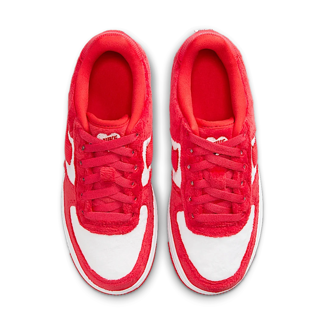 Overkicks - Nike Air Force 1 Low Valentine's Day Fleece (2024) (GS) (FZ3552-612) - imagen 3