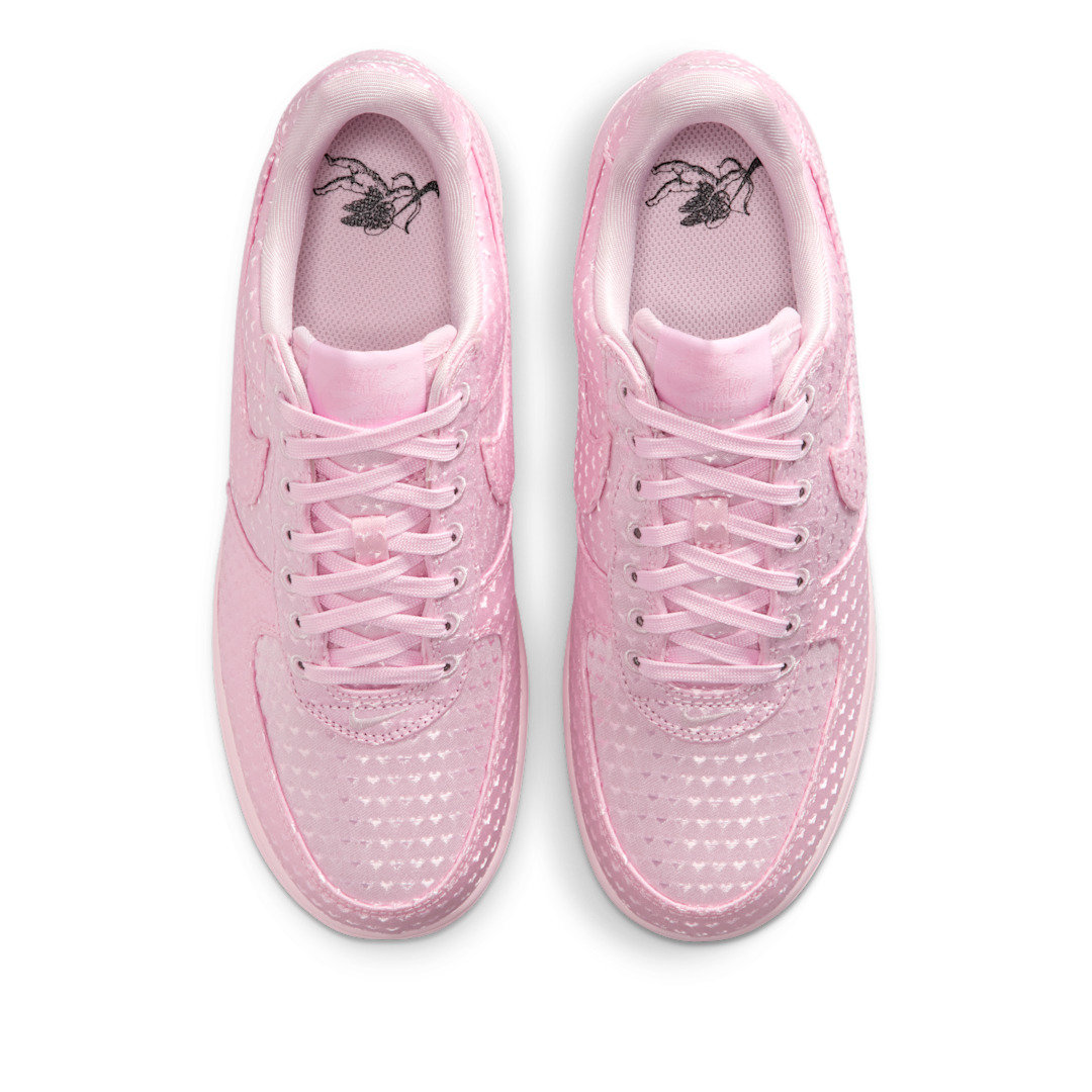 Overkicks - Nike Air Force 1 Low Valentines Day Pink Foam (2026) (IQ9965-601) - par completo