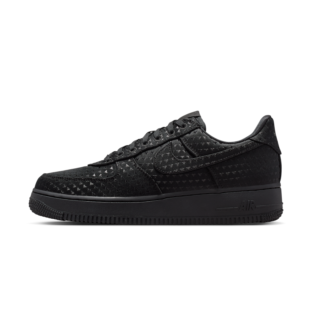 Overkicks - Nike Air Force 1 Low Valentines Day Triple Black (2026) (IQ9965-001) - vista lateral