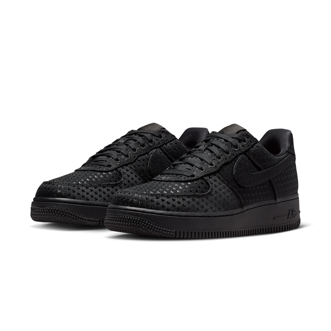 Overkicks - Nike Air Force 1 Low Valentines Day Triple Black (2026) (IQ9965-001) - vista trasera