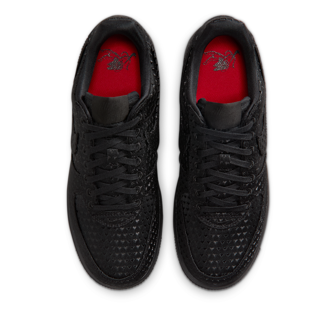 Overkicks - Nike Air Force 1 Low Valentines Day Triple Black (2026) (IQ9965-001) - par completo