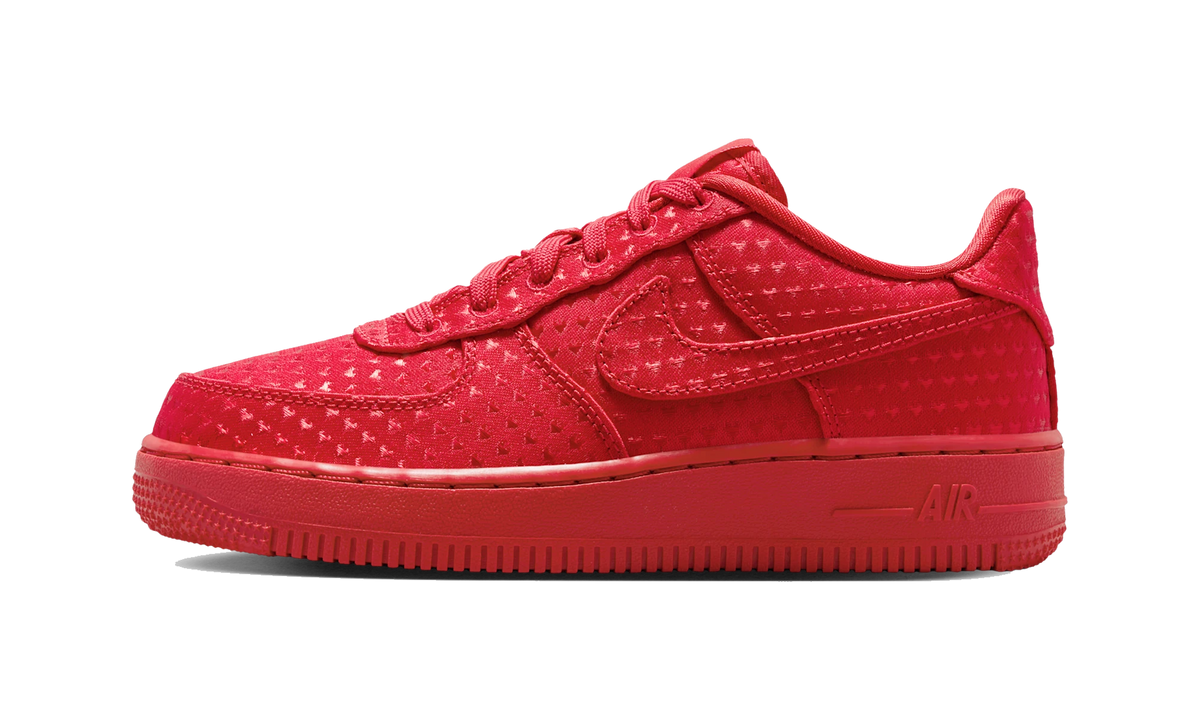 Overkicks - Nike Air Force 1 Low Valentines Day University Red (2026) (IQ2748-600) - vista lateral