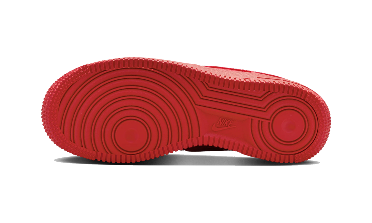 Overkicks - Nike Air Force 1 Low Valentines Day University Red (2026) (IQ2748-600) - par completo