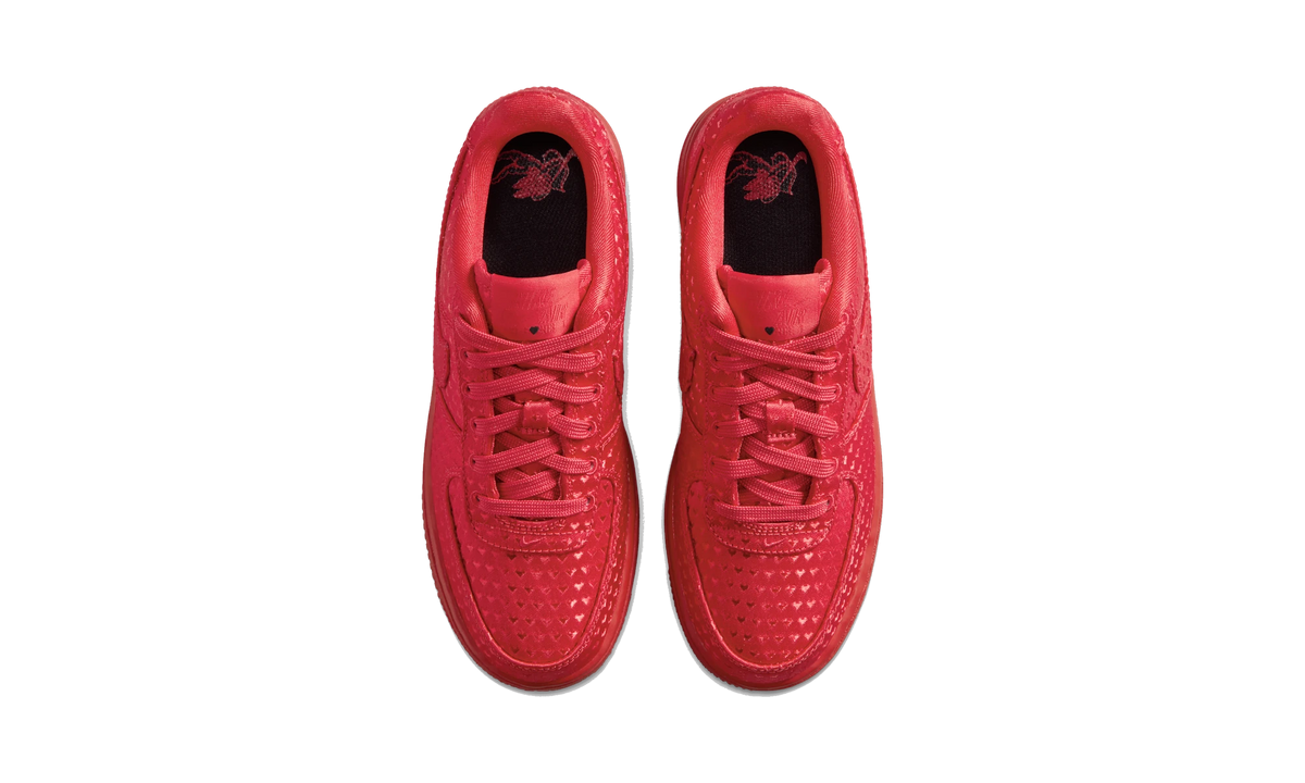Overkicks - Nike Air Force 1 Low Valentines Day University Red (2026) (IQ2748-600) - vista superior