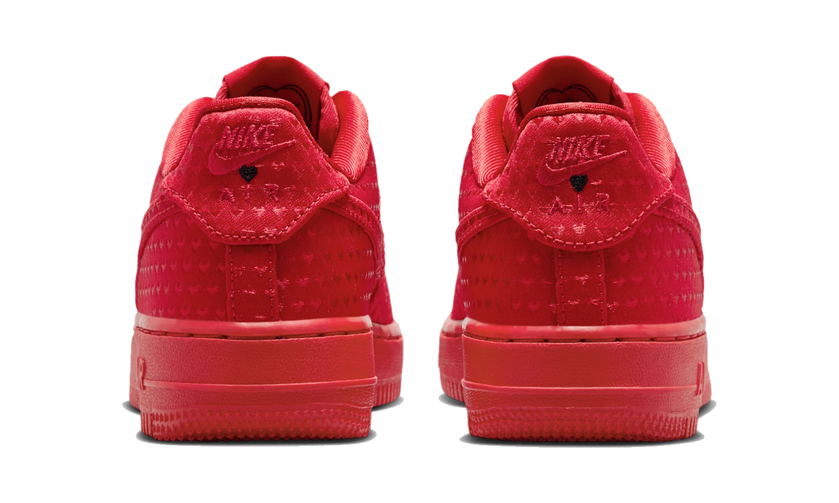 Overkicks - Nike Air Force 1 Low Valentines Day University Red (2026) (IQ2748-600) - detalle talón