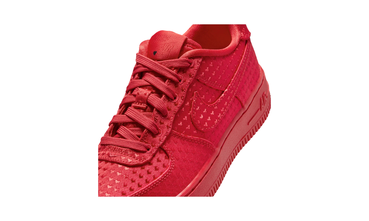 Overkicks - Nike Air Force 1 Low Valentines Day University Red (2026) (IQ2748-600) - detalle lateral interior