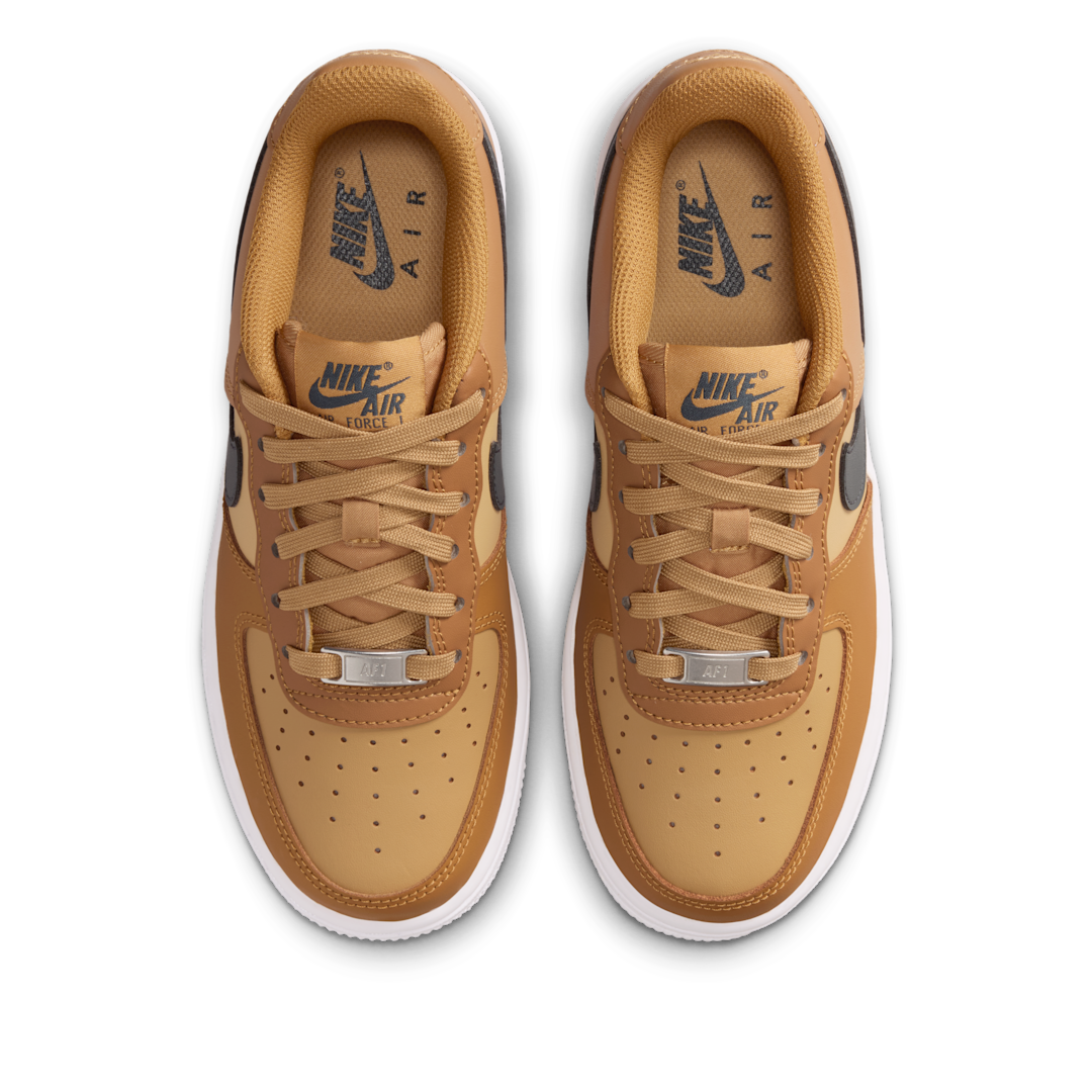 Overkicks - Nike Air Force 1 Low Wheat Club Gold White Anthracite (GS) (CT3839-700) - imagen 3