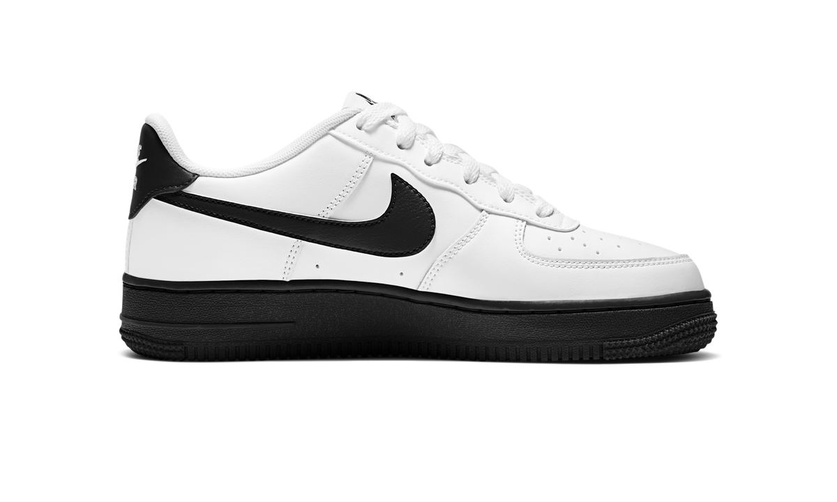 Overkicks - Nike Air Force 1 Low White Black Midsole (CV7663-101) - par completo