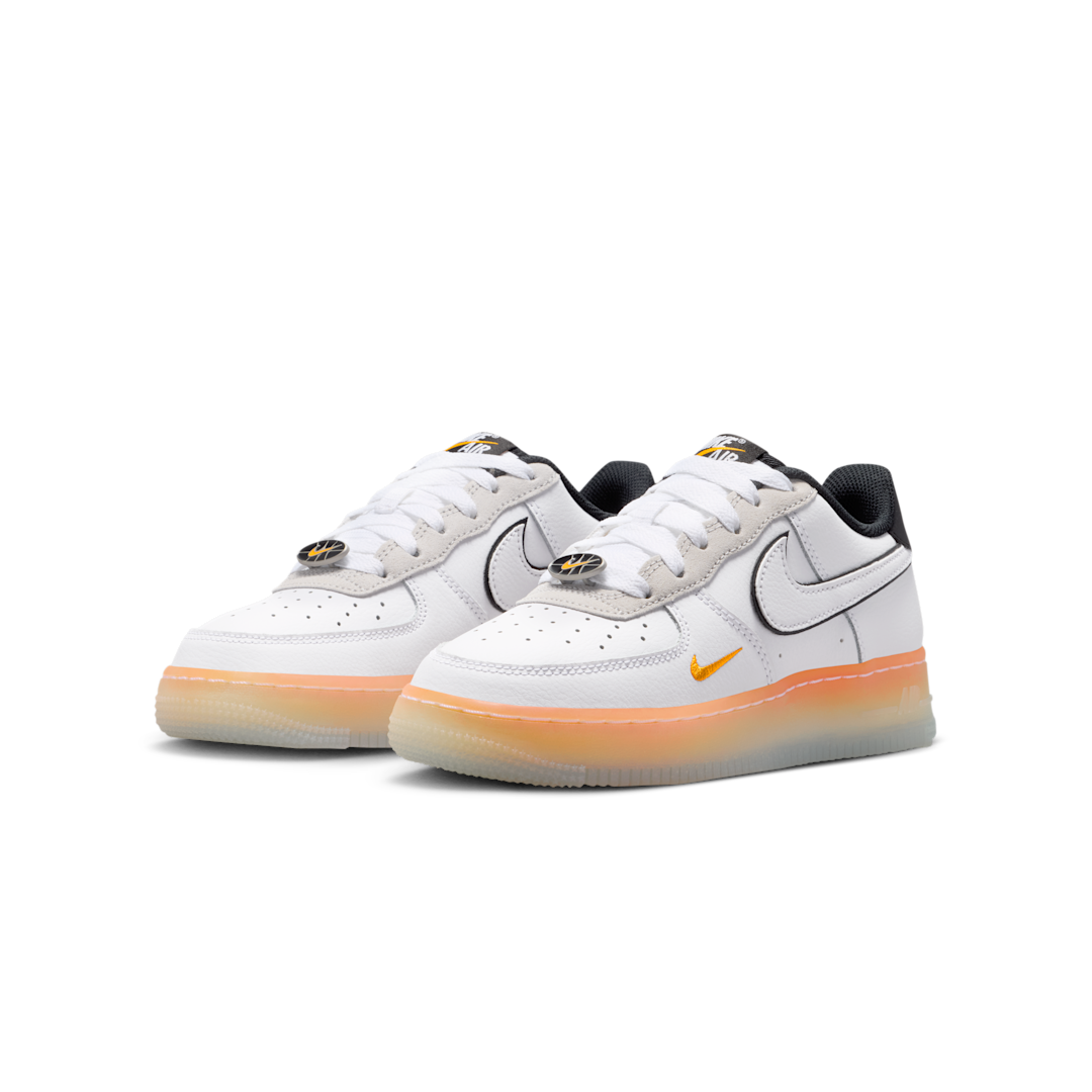 Overkicks - Nike Air Force 1 Low White Black Orange Peel (IQ0205-100) - vista trasera