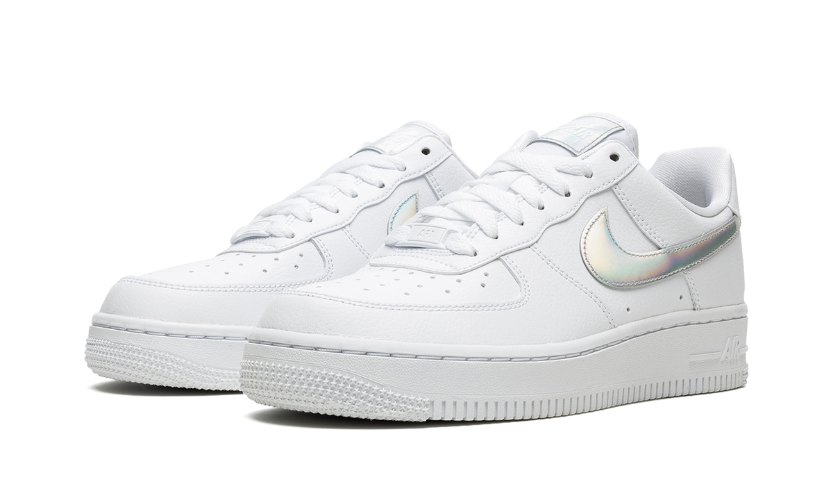 Overkicks - Nike Air Force 1 Low White Irisdescent (CJ1646-100) - vista trasera