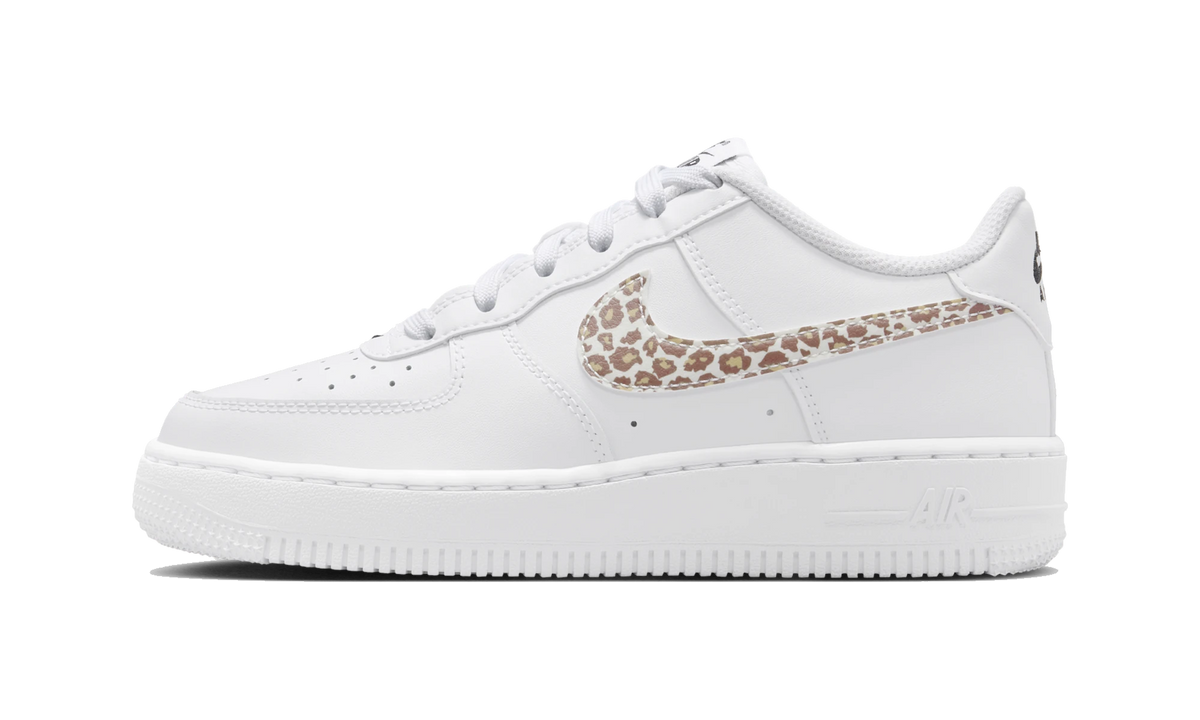 Overkicks - Nike Air Force 1 Low White Leopard Swoosh (IR0273-100) - vista lateral