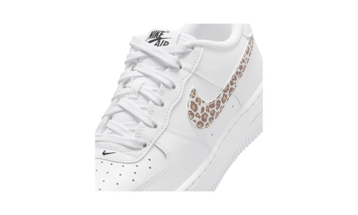 Overkicks - Nike Air Force 1 Low White Leopard Swoosh (IR0273-100) - detalle lateral interior