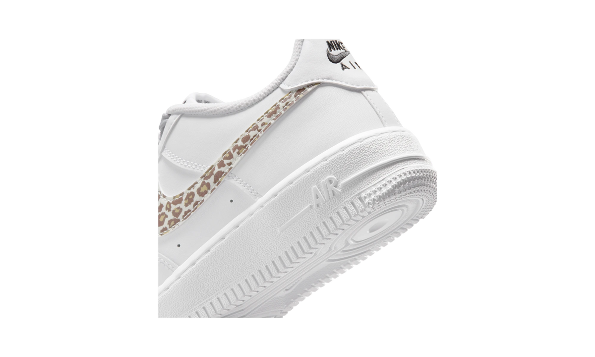 Overkicks - Nike Air Force 1 Low White Leopard Swoosh (IR0273-100) - detalle