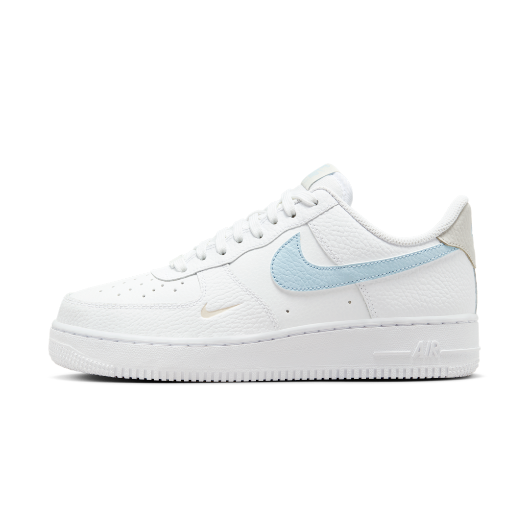 Overkicks - Nike Air Force 1 Low White Light Armory Blue Mini Swoosh (HF0022-100) - vista lateral
