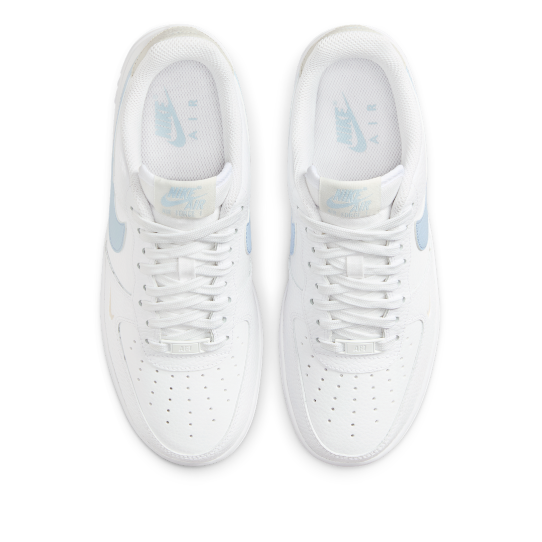 Overkicks - Nike Air Force 1 Low White Light Armory Blue Mini Swoosh (HF0022-100) - vista trasera