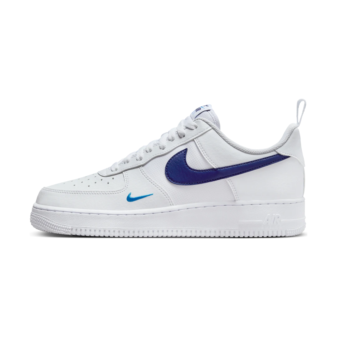 Overkicks - Nike Air Force 1 Low White Light Photo Blue Deep Royal Blue (HF3836-100) - vista lateral