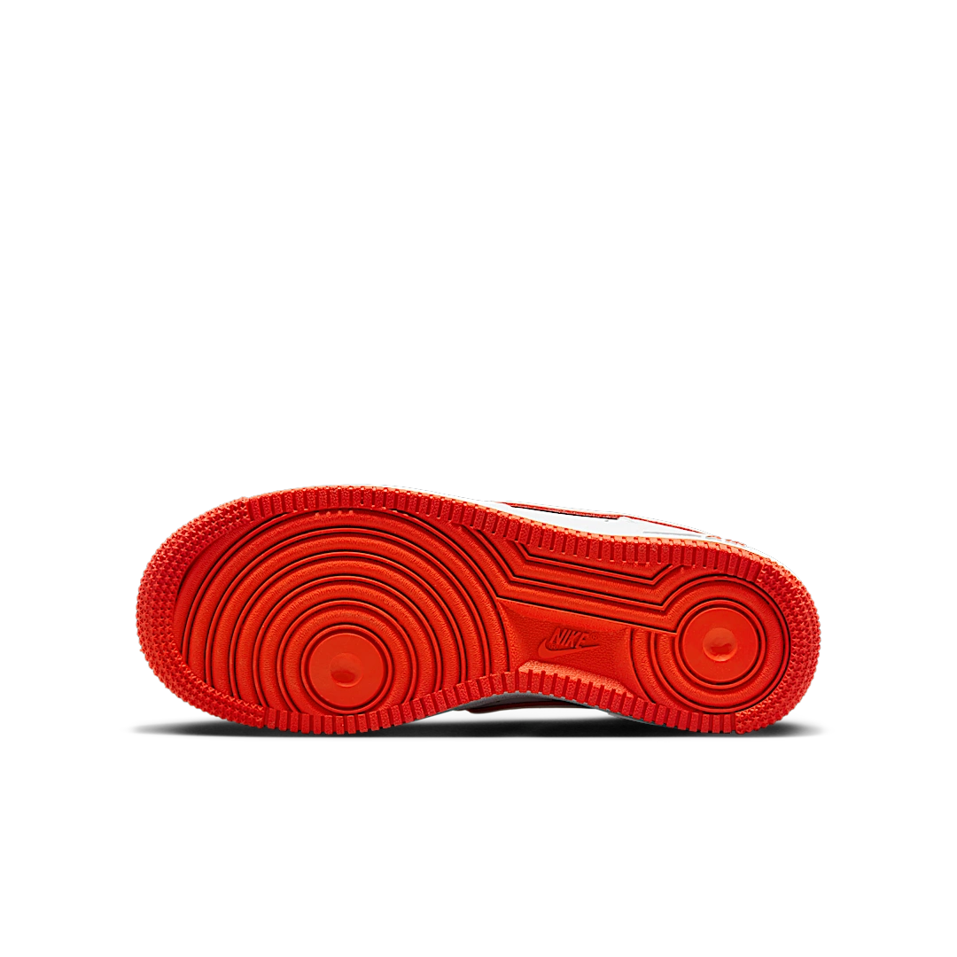 Overkicks - Nike Air Force 1 Low White Picante Red (DV7762-101) - detalle suela