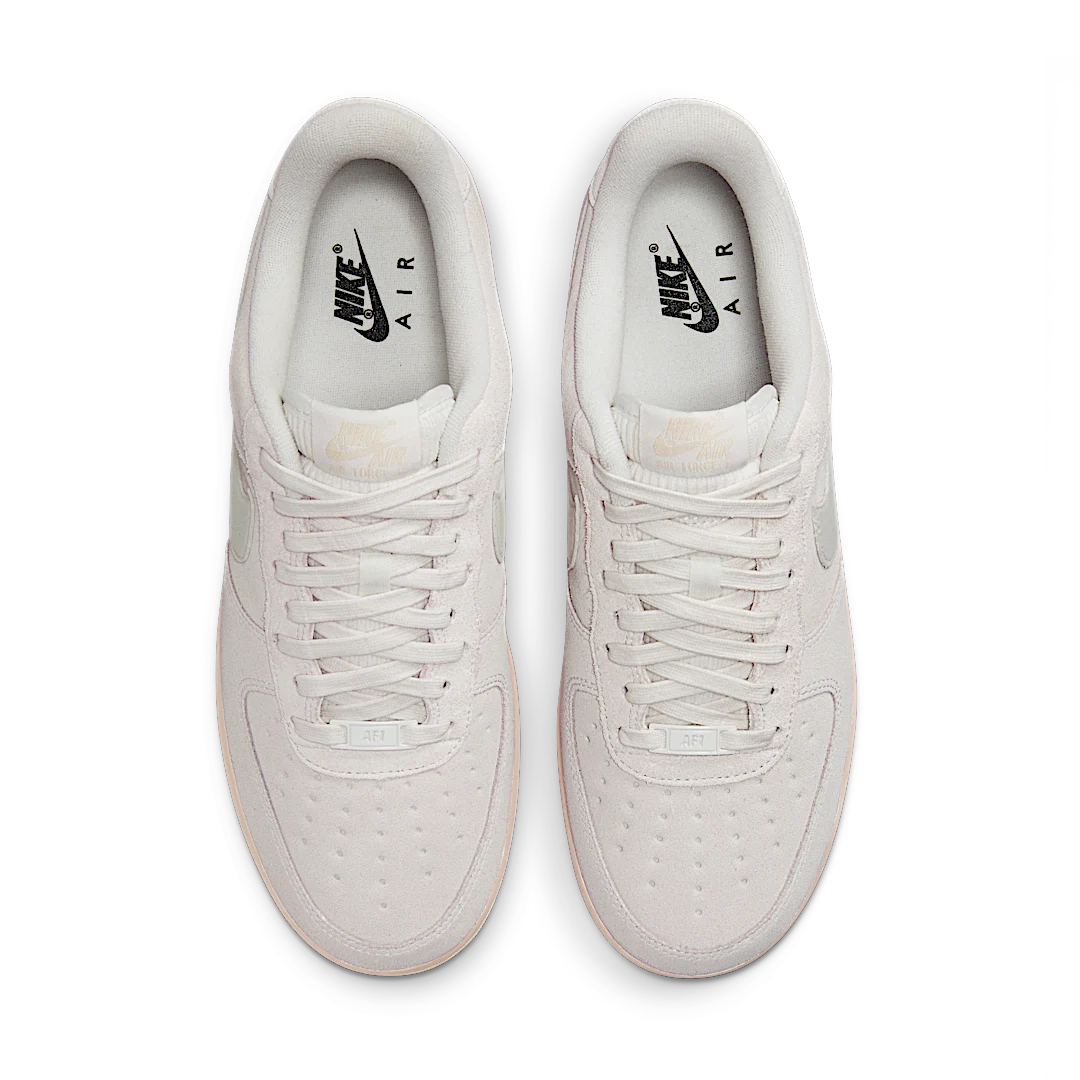 Overkicks - Nike Air Force 1 Low Winter Premium Summit White Suede (DO6730-100) - par completo