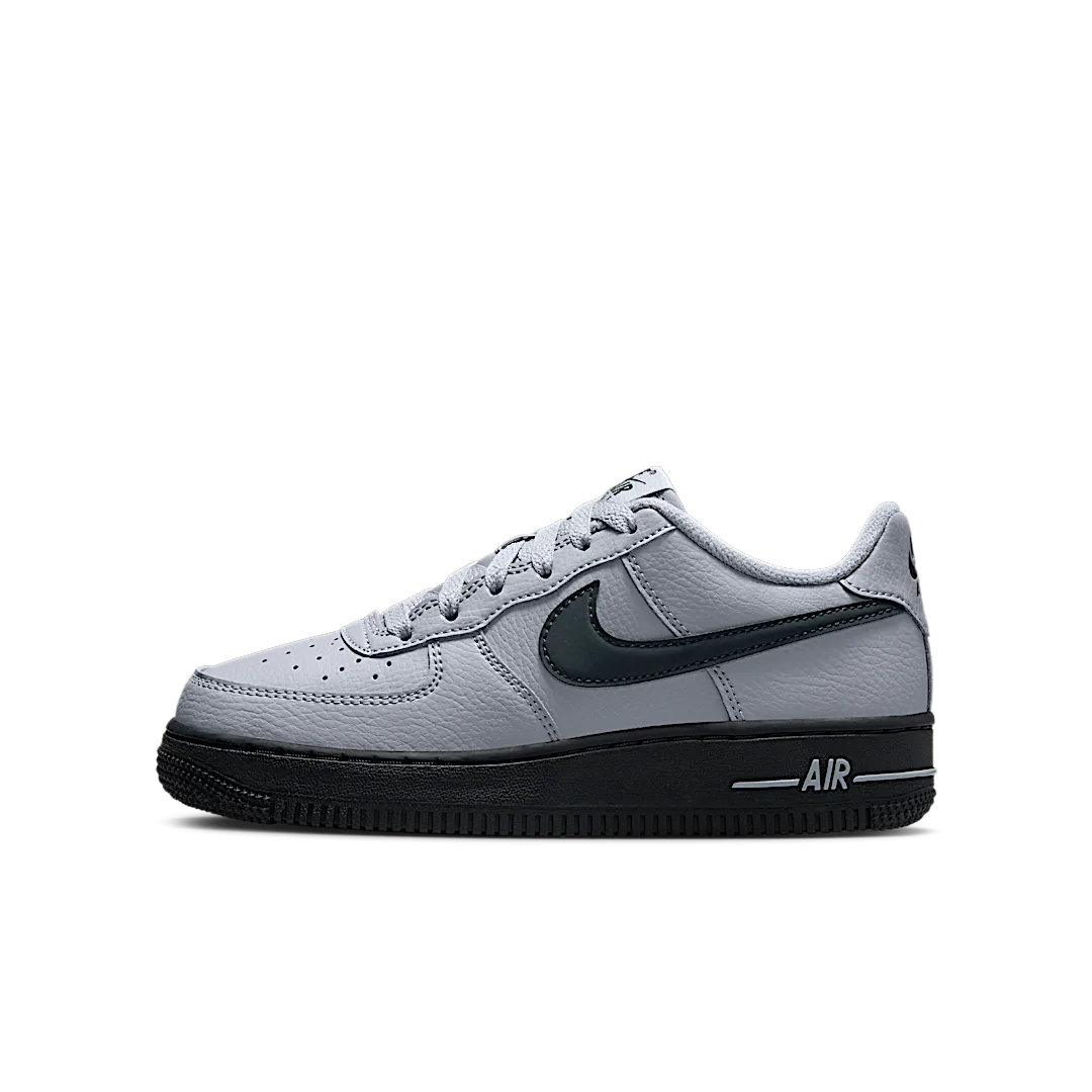 Overkicks - Nike Air Force 1 Low Wolf Grey Dark Smoke Grey (GS) (HQ3807-002) - vista lateral