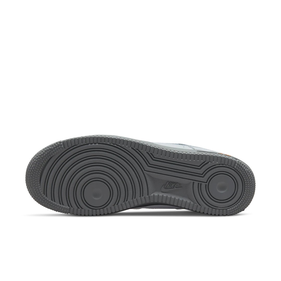 Overkicks - Nike Air Force 1 Low Wolf Grey Kumquat (DR0155-001) - detalle suela