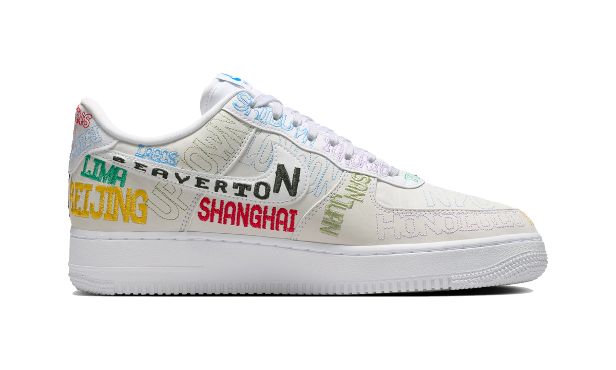 Overkicks - Nike Air Force 1 Low World Tour White (II1549-100) - detalle suela