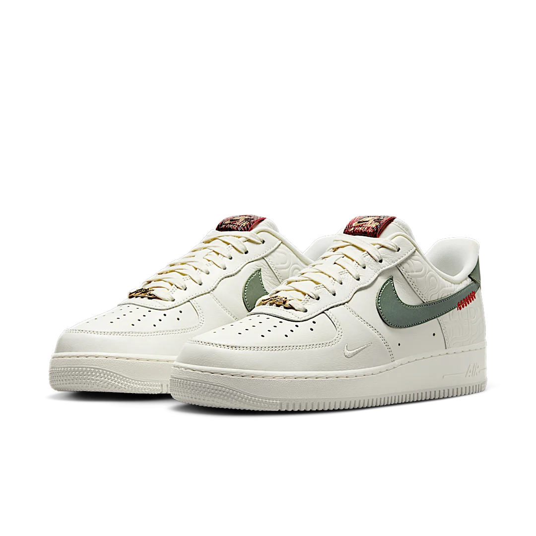 Overkicks - Nike Air Force 1 Low Year of the Snake (HV5979-130) - vista trasera