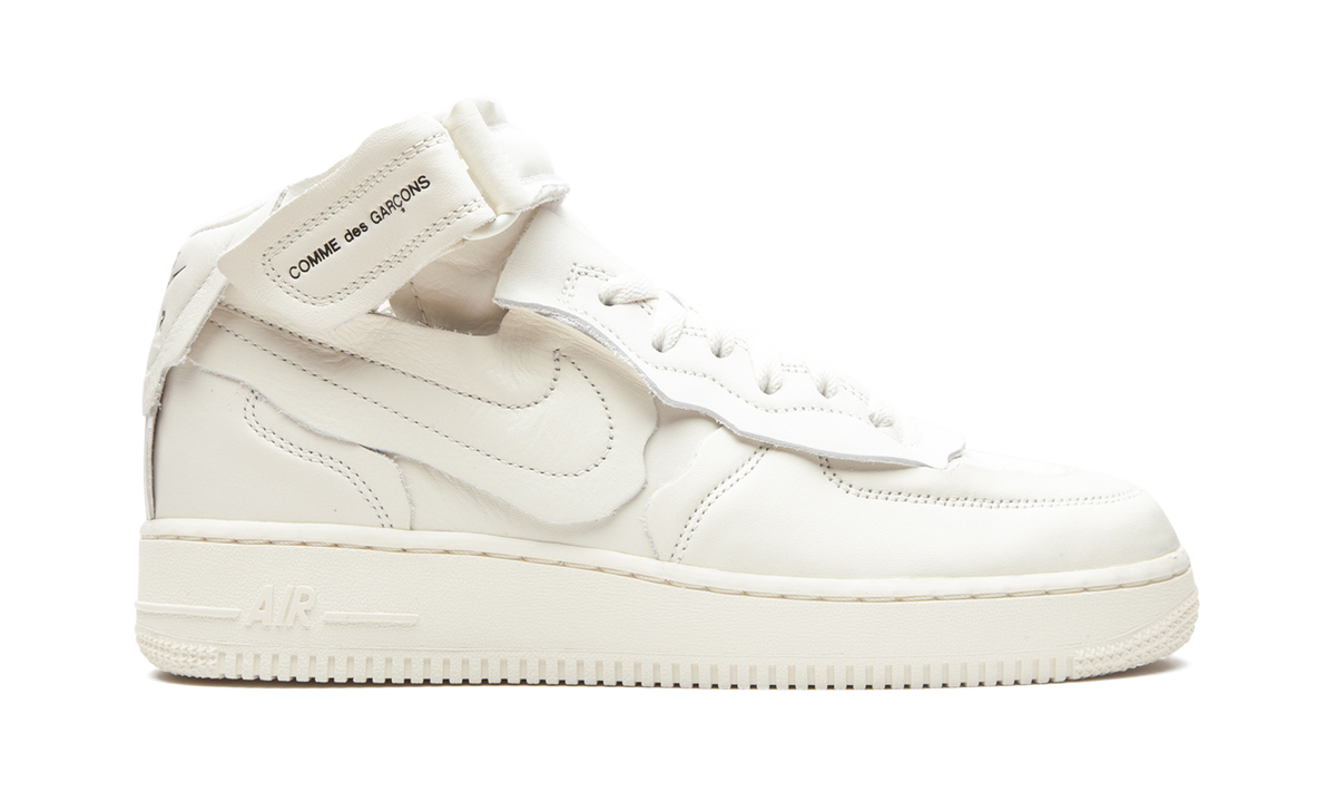 Overkicks - Nike Air Force 1 Mid Comme des Garcons White (DC3601-100) - detalle talón