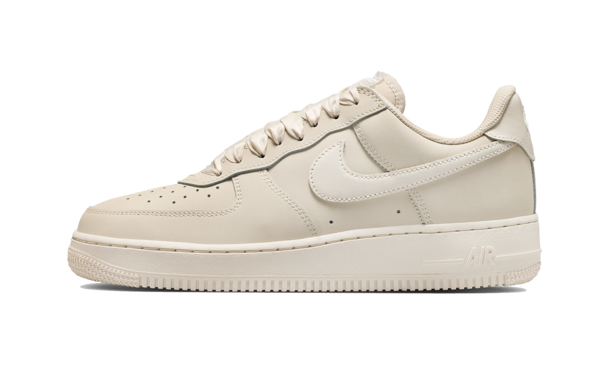 Overkicks - Nike Air Force 1 Retro Premium Oatmeal Pale Ivory (IR0871-100) - vista lateral