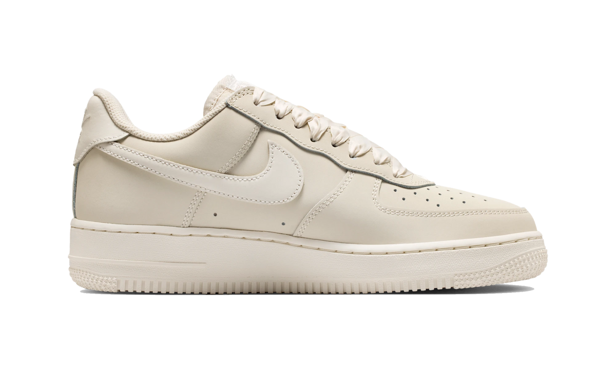 Overkicks - Nike Air Force 1 Retro Premium Oatmeal Pale Ivory (IR0871-100) - detalle suela